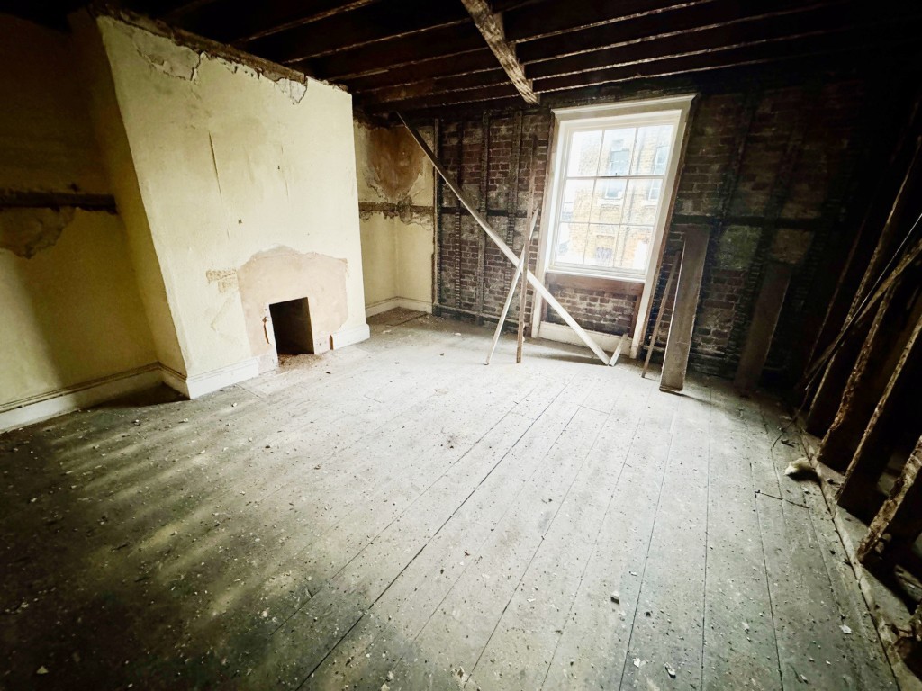 Lot: 60 - DOUBLE FRONTED PERIOD BUILDING IN CITY LOCATION - First floor room 2